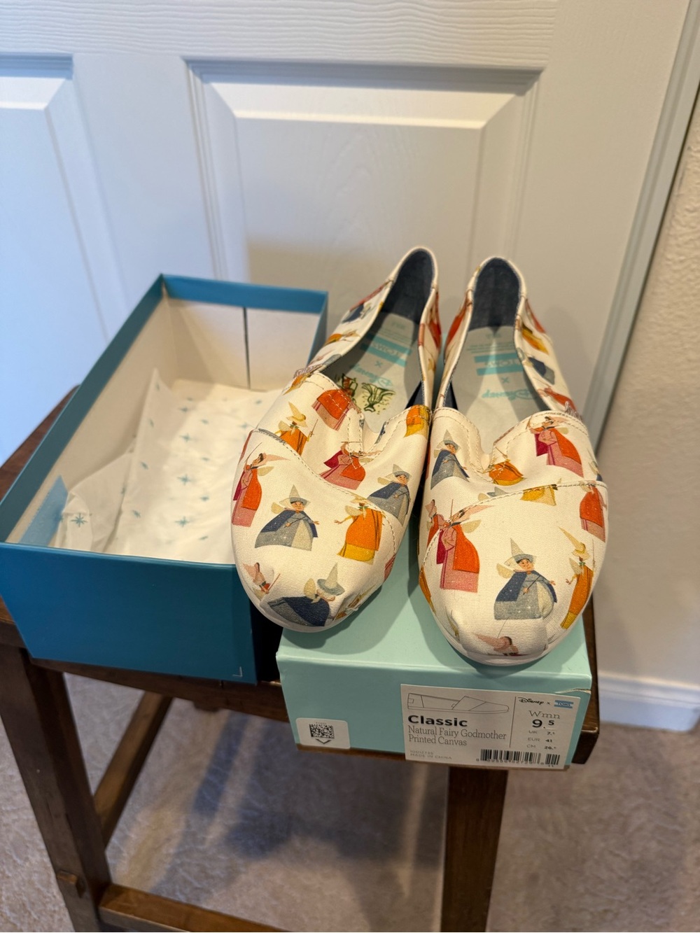 Toms x Disney Sleeping Beauty Fairy Godmother Canvas Shoes women’s size 9.5 NIB